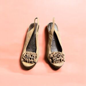 Codify  Wedgie Sandals Size 6